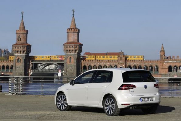 Heck- und Seitenpartie des VW Golf GTE