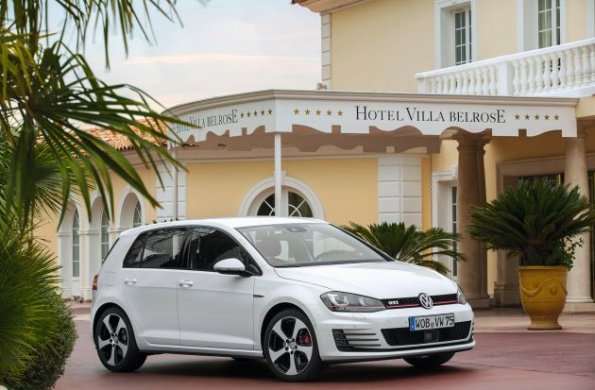 Die Seitenpartie des VW Golf GTI