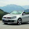 Die Front- und Seitenperspektive des VW Golf GTI Cabriolet