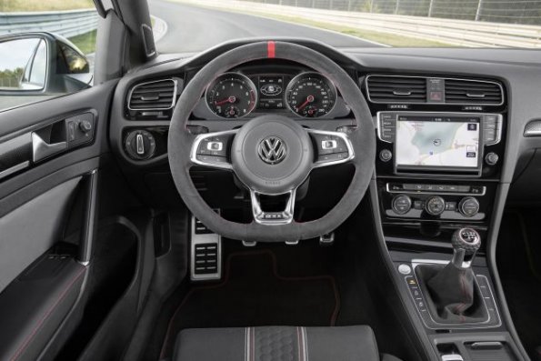 Cockpit des VW Golf GTi Clubsport 