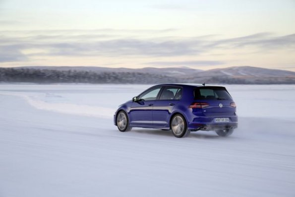 Heck- und Seitenpartie des VW Golf R