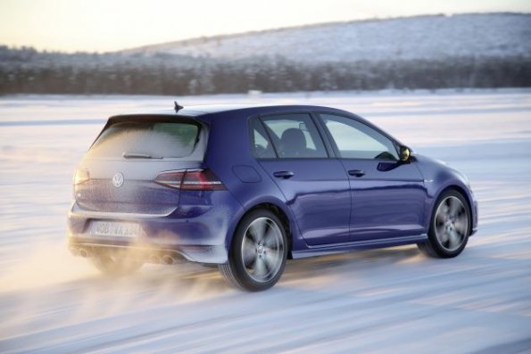 Heck- und Seitenpartie des VW Golf R