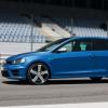 <p>Die Seitenansicht des Volkswagen Golf R</p>