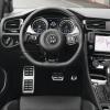 <p>Das Cockpit im Volkswagen Golf R</p>