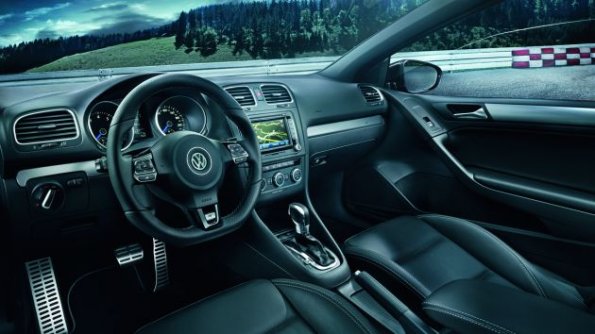 Die Armaturentafel im VW Golf R Cabriolet