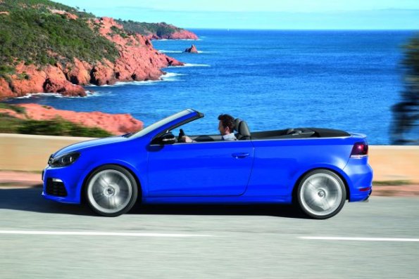 Das VW Golf R Cabriolet in der Seitenansicht