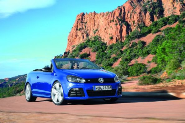 Die Fahrzeugfront des VW Golf R Cabriolet