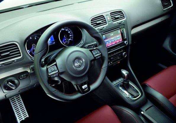 Das Cockpit in der VW Golf R Studie