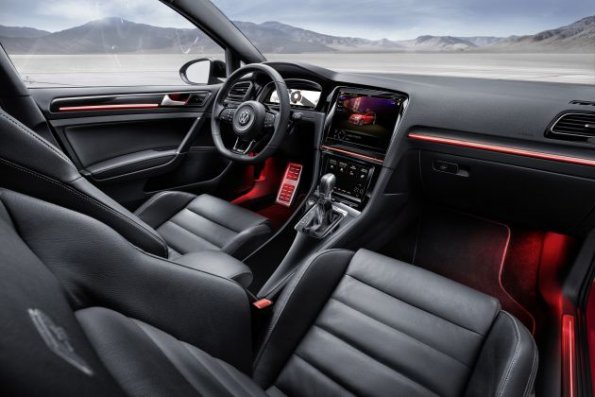 Cockpit und Armaturen im VW Golf R Touch