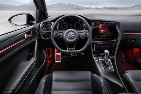 Cockpit im VW Golf R Touch