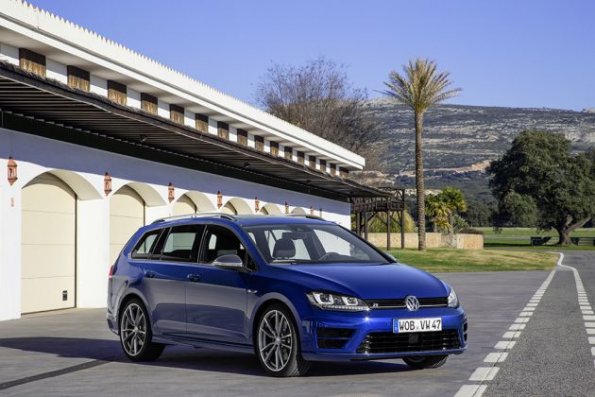 Front- und Seitenansicht des VW Golf R Variant 