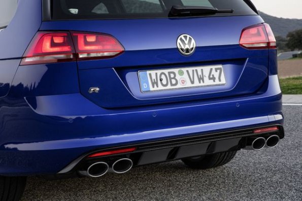 Nahaufnahme am VW Golf R Variant 