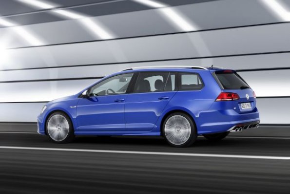 Die Seitenansicht des VW Golf R Variant 