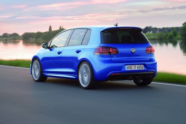 Heck- und Seitenansicht des VW Golf R