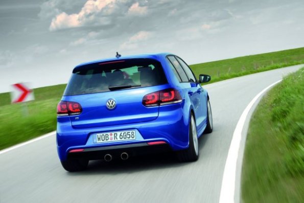 Eine Aufnahme der Heckpartie des VW Golf R