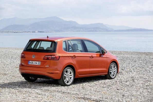 Heckansicht des VW Golf Sportsvan 