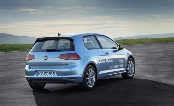 Heck- und Seitenansicht des VW  Golf TDI Bluemotion 