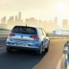 <p>Die Heckpartie des VW  Golf TDI Bluemotion  in einer Fahraufnahme</p>