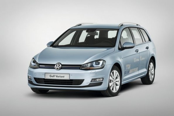 Die Fahrzeugfront des VW Golf Variant