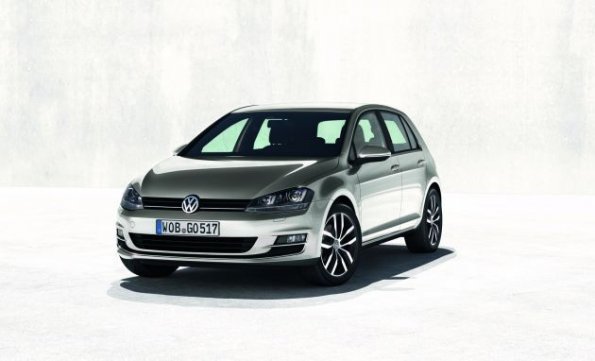 Ein Blick auf die Frontpartie des neuen VW Golf VII