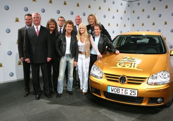 Thomas Gottschalk moderiert in Wolfsburg die grosse Golf-Show, vor 30.000 Zuschauern in der Volkswagen Arena. Mit einem exklusiven Konzert der Superlative geht das Volkswagen Mitarbeiterfest am 3. Juni 2007 zu Ende: Unter der musikalischen Leitung von Leslie Mandoki performen in einem 150-minuetigen Programm internationale Kuenstler, die Musikgeschichte geschrieben haben, ihre groessten Klassiker. Stars wie Chris de Burgh, Robin Gibb (Bee Gees), Bonnie Tyler, Peter Maffay, Chris Thompson (Manfred Mann?s Earth Band), Paul Carrack (Mike & the Mechanics), Paul Young, Midge Ure (Ultravox), Nick van Eede (Cutting Crew), Howard Jones, Tony Carey (Rainbow) u.v.m. nehmen das Publikum mit auf eine Zeitreise durch die letzten 33 Jahre Musikgeschichte ? und natuerlich 33 Jahre VW Golf History.