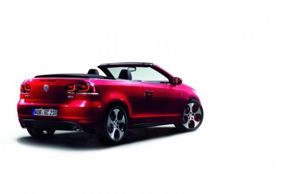 Heck- und Seitenansicht des VW Golf GTI Cabriolet