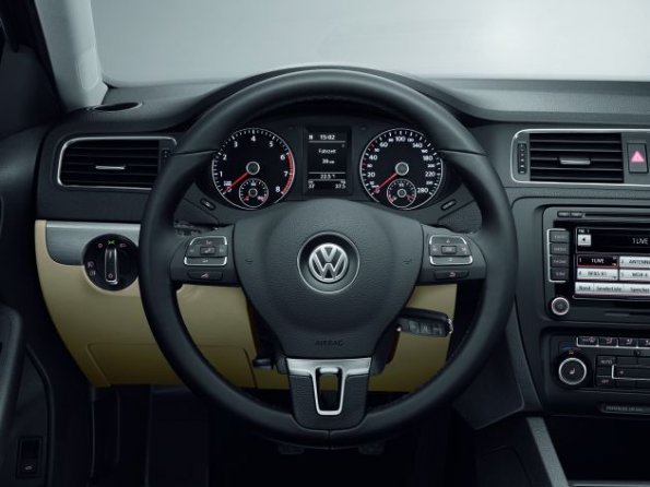 Das Cockpit des VW Jetta 