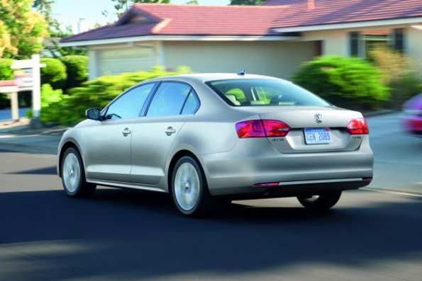 Seiten- und Heckansicht des VW Jetta 2010