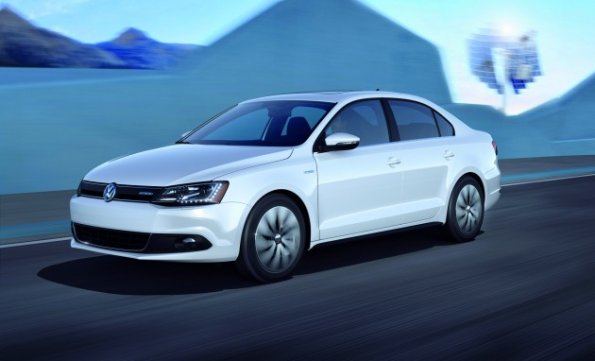 Die Frontpartie des VW Jetta Hybrid