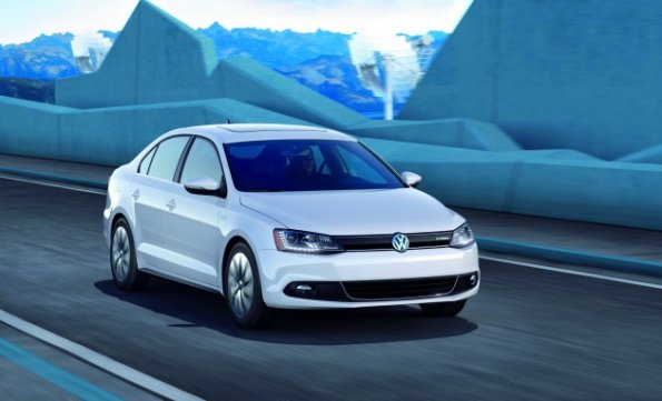 Die Frontansicht des VW Jetta Hybrid