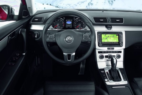 Das Cockpit im VW Passat Alltrack