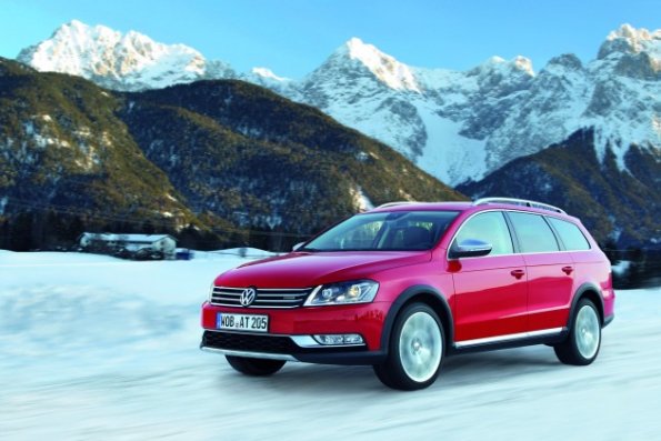 Front- und Seitenansicht des VW Passat Alltrack