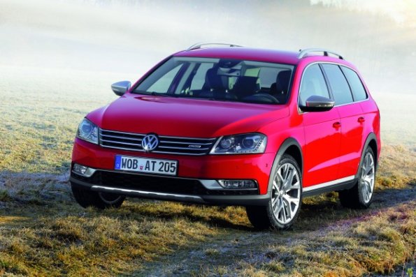 Die Frontansicht des VW Passat Alltrack