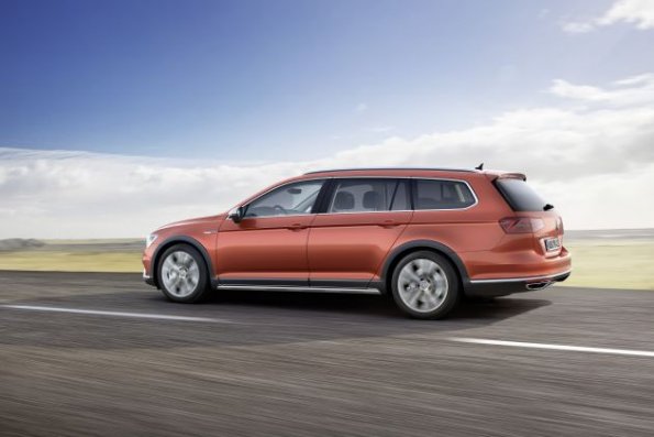 Seitenansicht des VW Passat Alltrack 