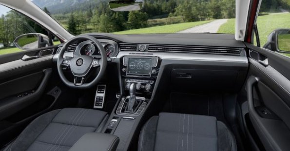 Cockpit und Armaturen im VW Passat Alltrack 