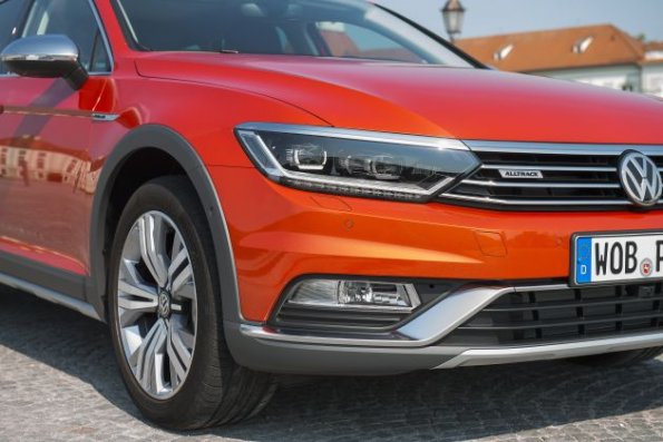 Nahaufnahme am VW Passat Alltrack 