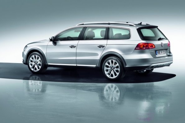 Die Seitenpartie des VW Passat Alltrack