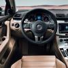 Die Innenaufnahme zeigt das Cockpit des VW Passat Alltrack