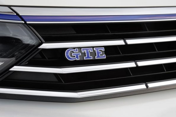 VW Passat GTE Detail mit Logo 