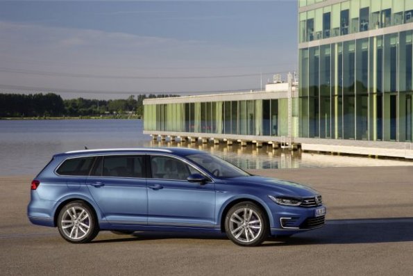 Seitenansicht des VW Passat Variant GTE