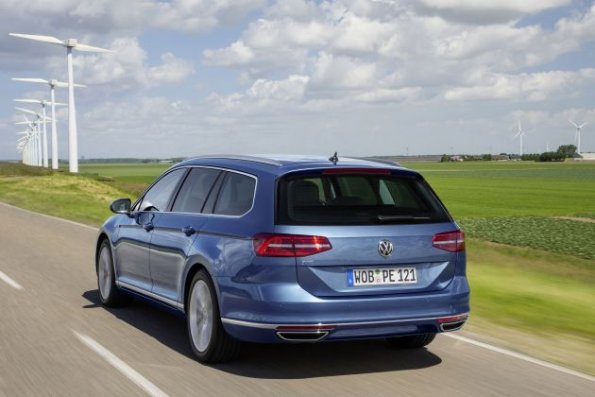 Heckpartie des VW Passat Variant GTE