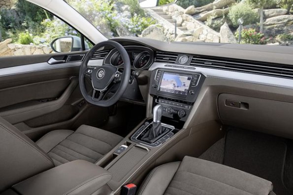 Cockpit und Armaturen im VW Passat Variant 