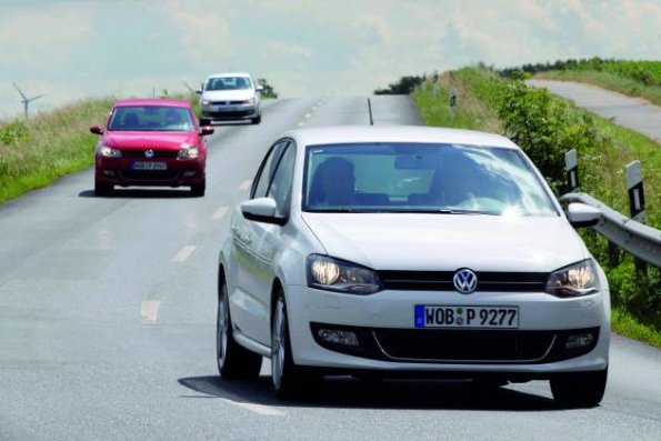 An der Volkswagen Arena starteten heute die ersten Haendler auf die Teststrecke nach Schoeningen im Elm, um den neuen Polo zu "erfahren". Erstes Fazit: Begeisterung ueber den "neuen Volkswagen" und die reibunglose Logistik der Veranstaltung.