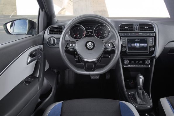 Das Cockpit des VW Polo Blue GT