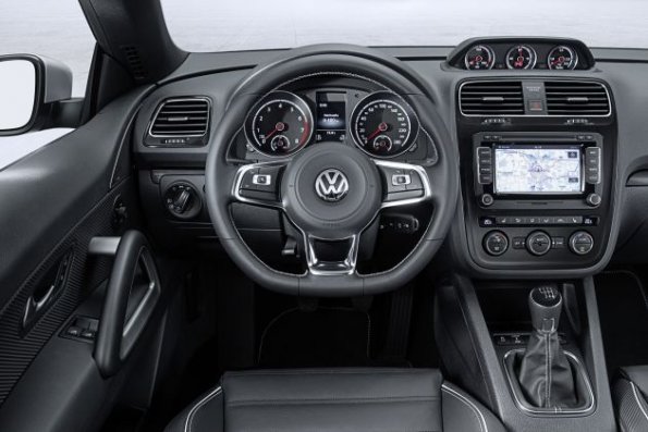 Das Cockpit des VW Scirocco