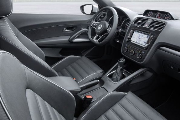 Ein Blick in den Innenraum des VW Scirocco