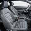 <p>Die vordere Sitzreihe des VW Scirocco</p>