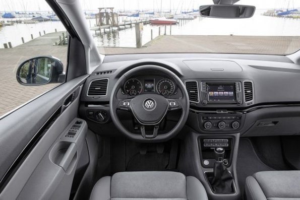 Das Cockpit im VW Sharan