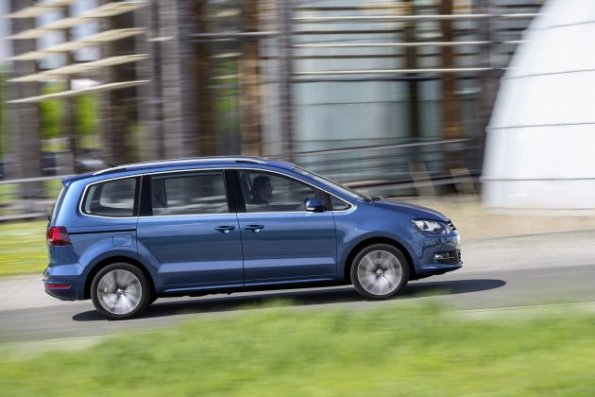 Seitenansicht des VW Sharan