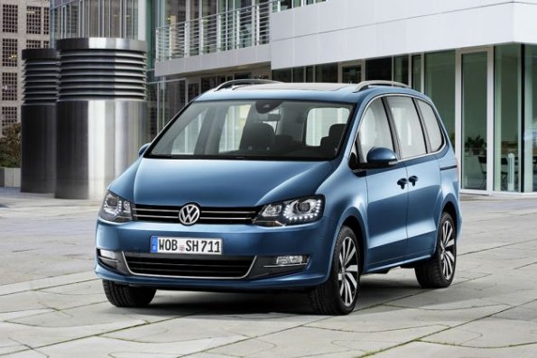 Die Frontansicht des VW Sharan